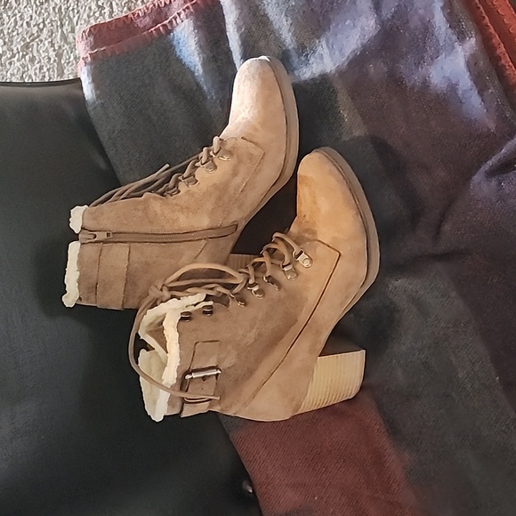 Ankle boots - Picture 1 of 2